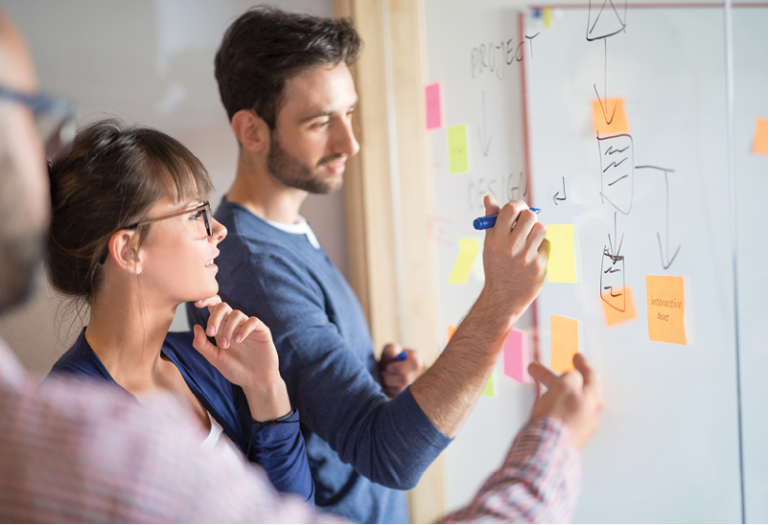 adobestock_187221118_young_creative_business_people_meeting_office_fmt